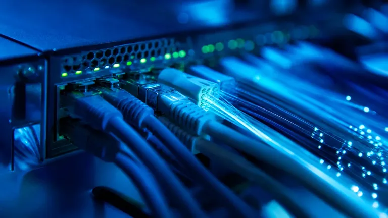 Differenze tra fibra dedicata, FTTH e FWA per la connettività aziendale